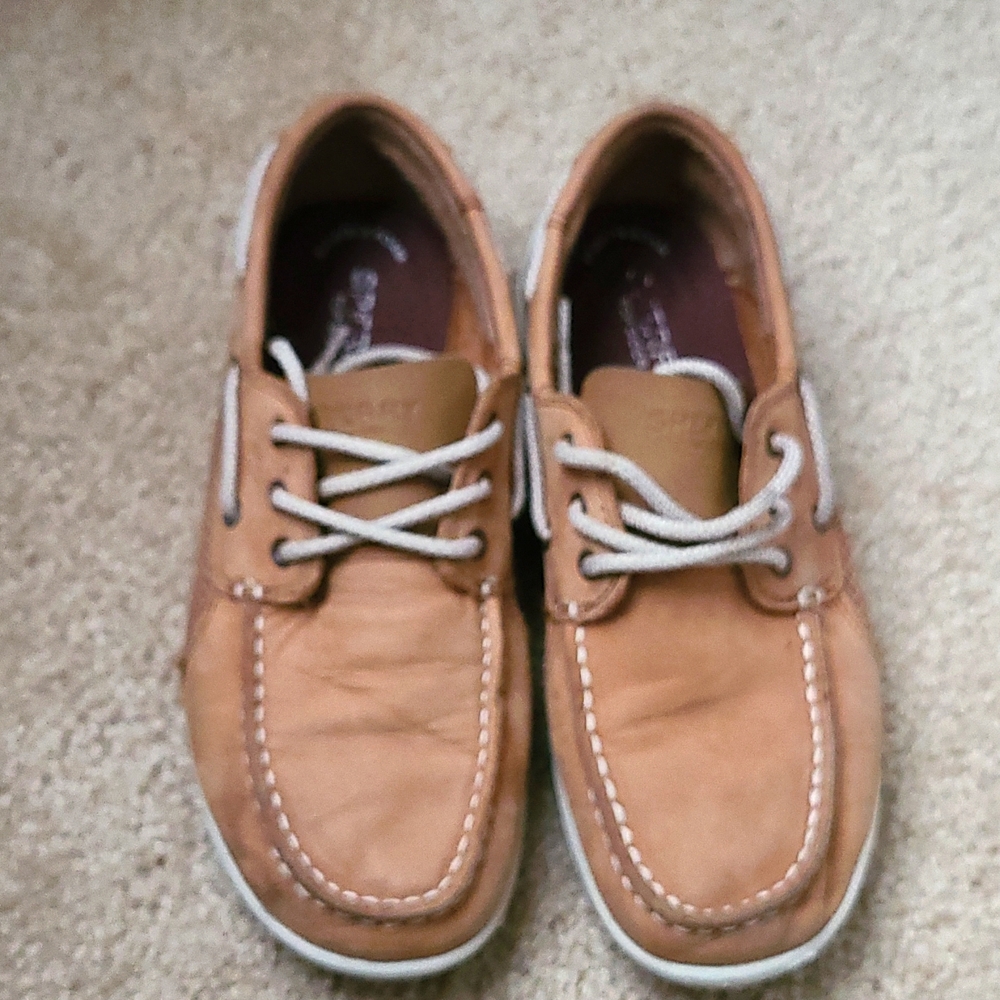 Sperry tan boat shoes